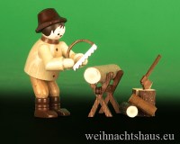 Romy Thiel Figuren Winterkinder Neuheiten Erzgebirge Seiffen Waldmann mit Sägebock 