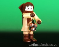 Thiel_Romy_Figuren_Neuheit_2026_Frau_Baumschmuck_Seiffen_1